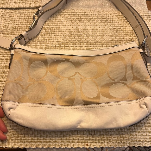 Like new Coach Park signature duffle  shoulder bag f19731 - Picture 2 of 4